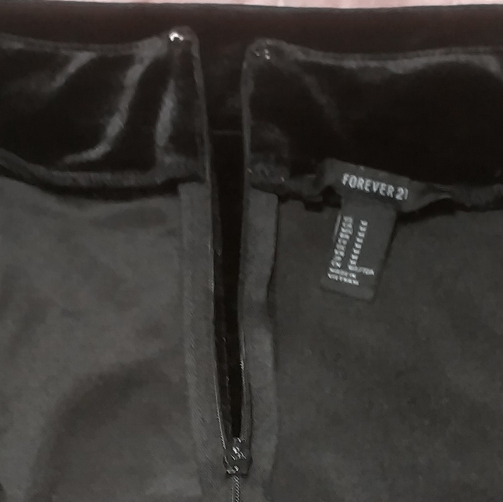 Forever 21 Black Velvet Ruffle hem Mini Skirt Size S - Picture 3 of 4